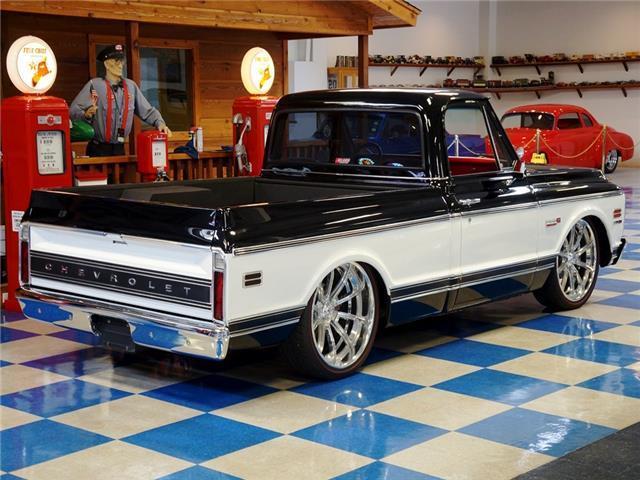 1972 Black Chevrolet C-10 --
