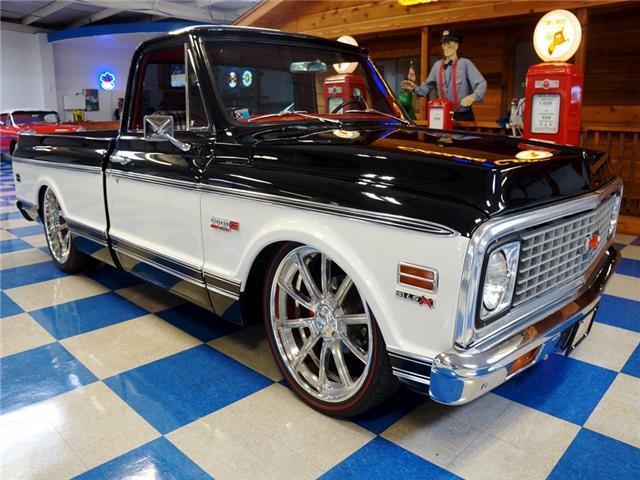 1972 Black Chevrolet C-10 --