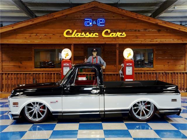 1972 Black Chevrolet C-10 --