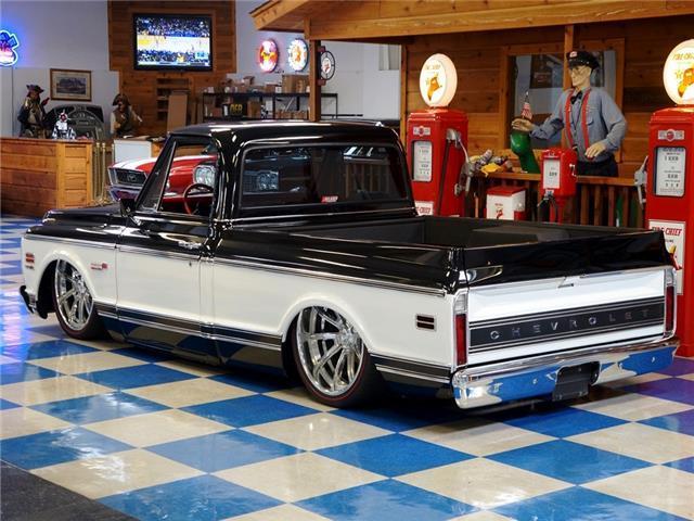 1972 Black Chevrolet C-10 --