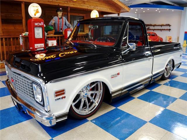 1972 Black Chevrolet C-10 --