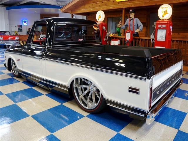 1972 Black Chevrolet C-10 --