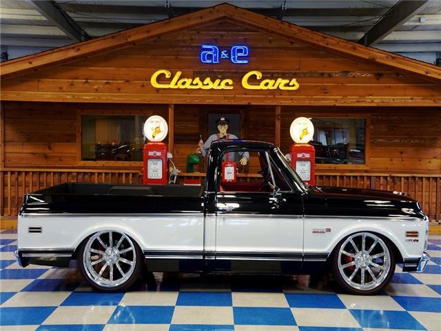 1972 Black Chevrolet C-10 --