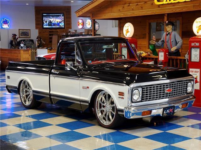 1972 Black Chevrolet C-10 --