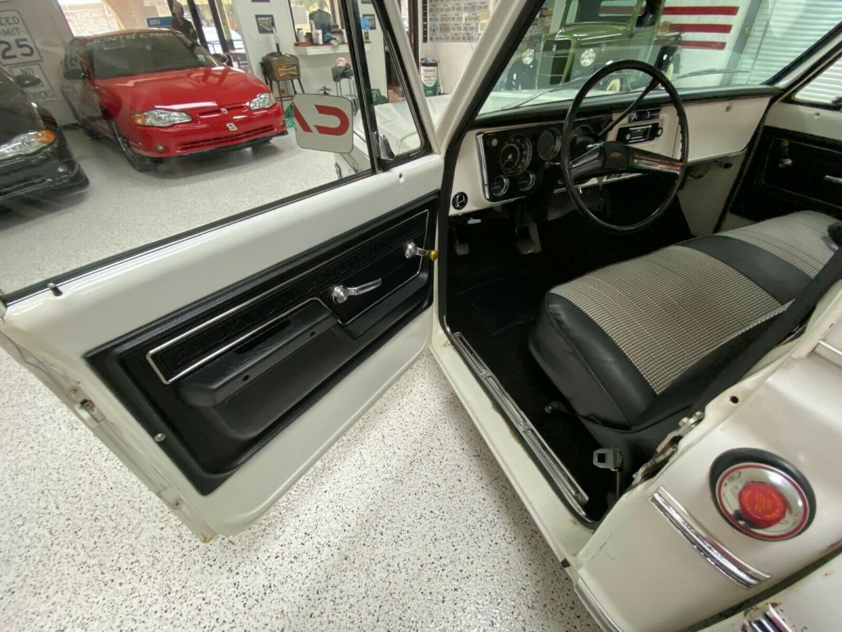 1972 White Chevrolet C-10 Standard Cab Pickup