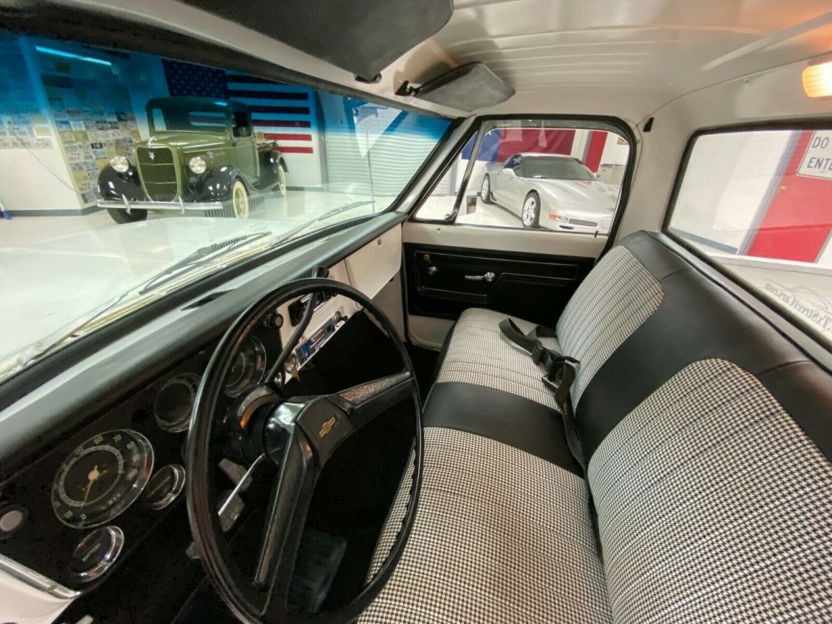 1972 White Chevrolet C-10 Standard Cab Pickup