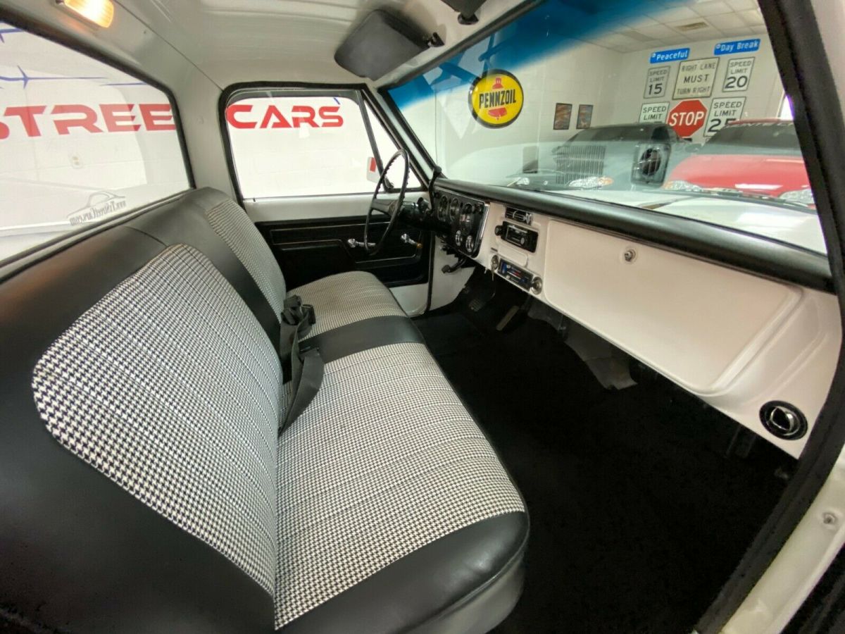 1972 White Chevrolet C-10 Standard Cab Pickup