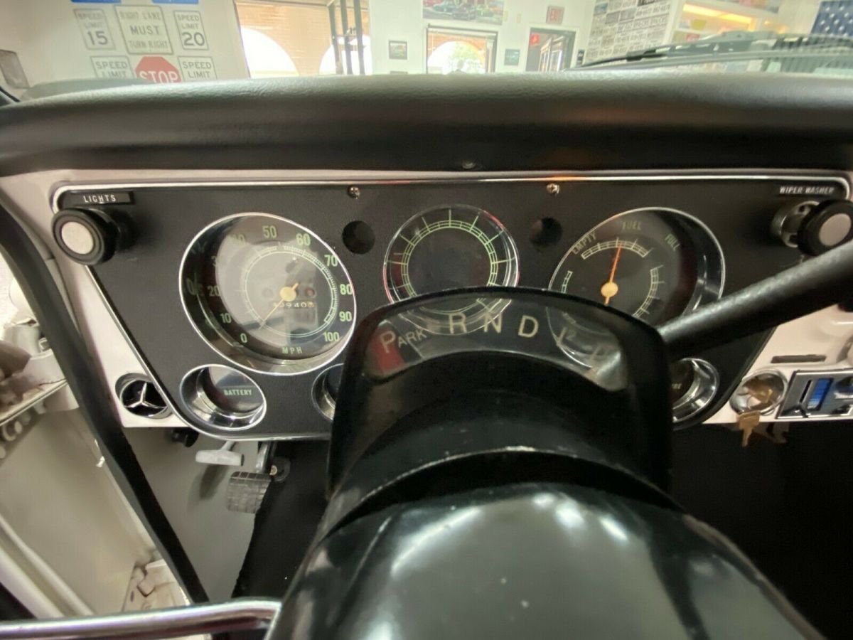 1972 White Chevrolet C-10 Standard Cab Pickup