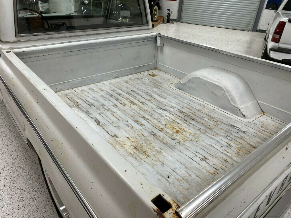 1972 White Chevrolet C-10 Standard Cab Pickup