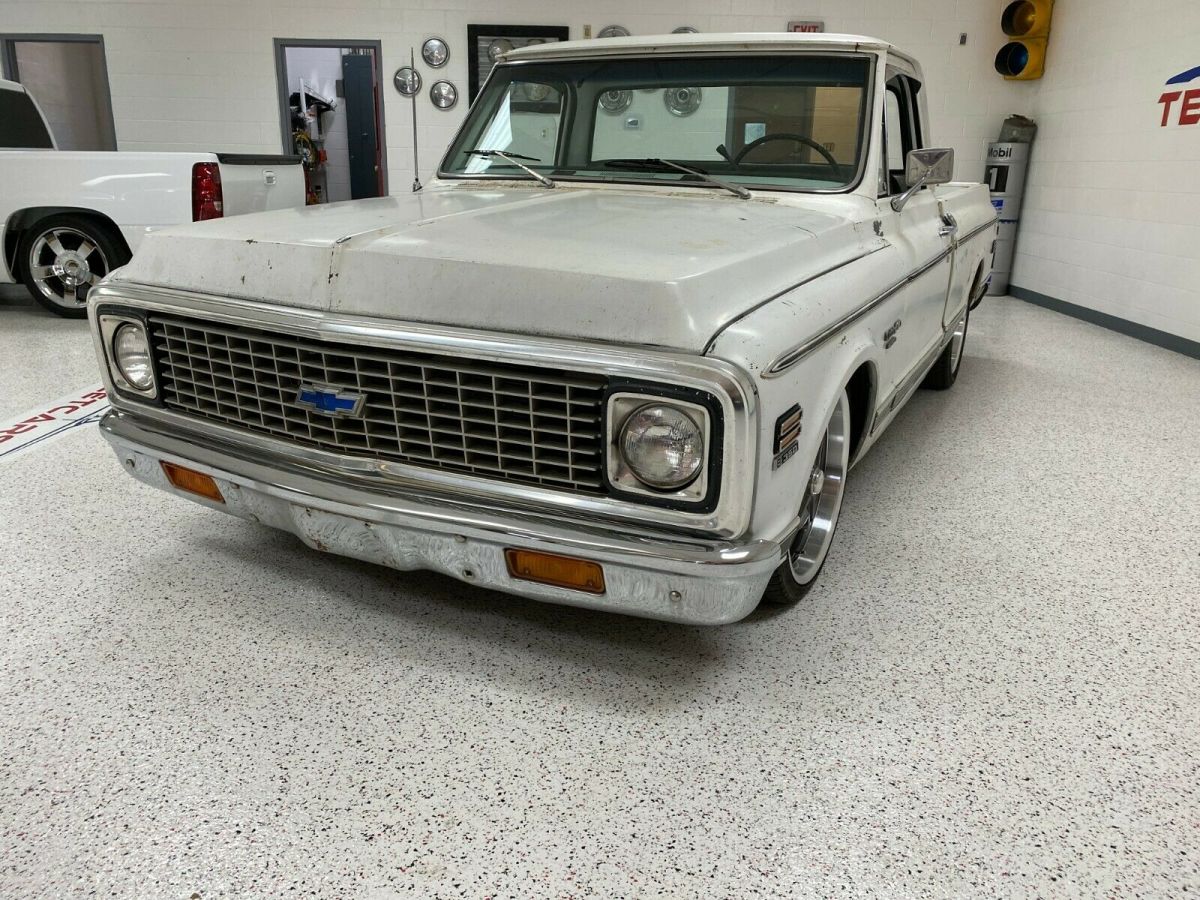 1972 White Chevrolet C-10 Standard Cab Pickup