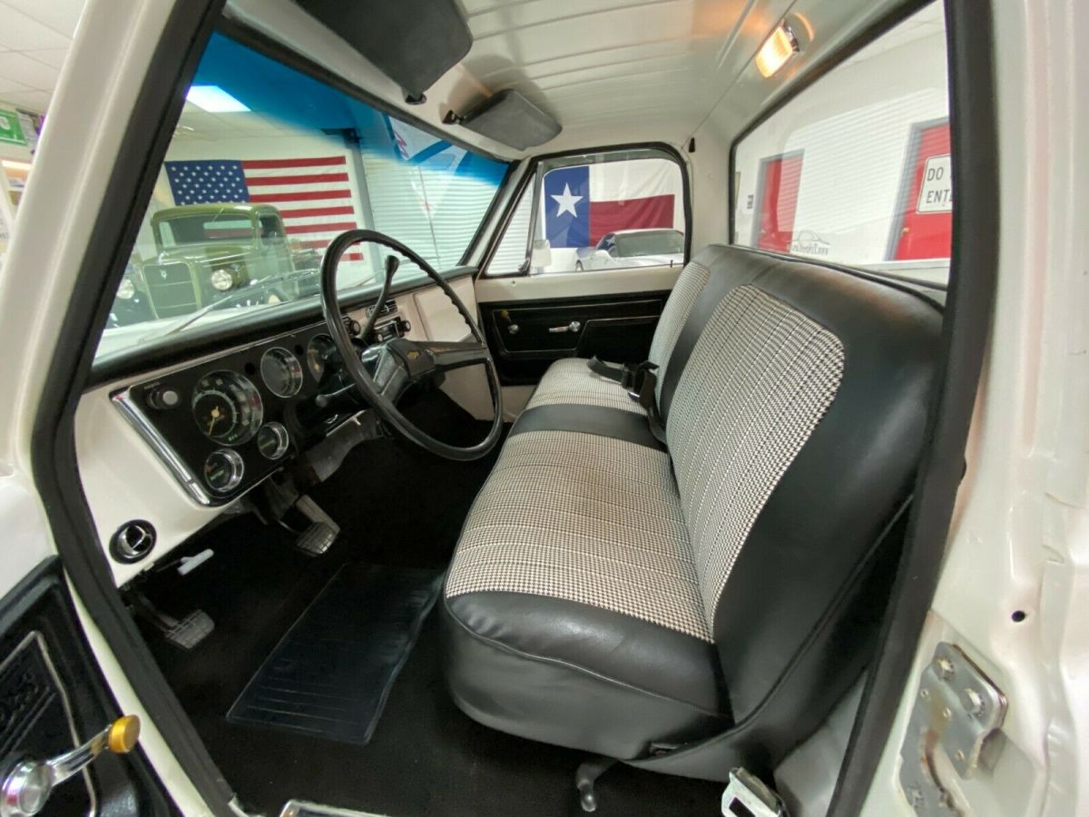 1972 White Chevrolet C-10 Standard Cab Pickup