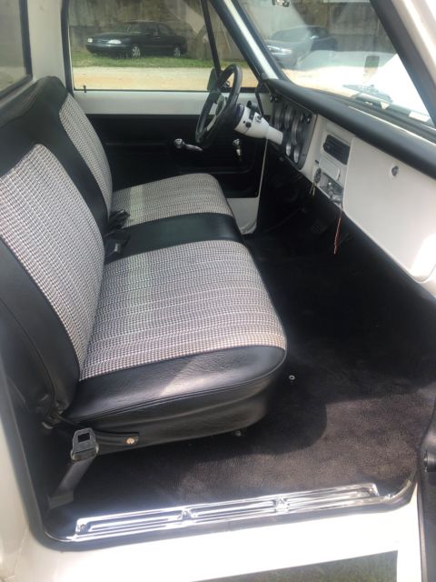 1972 White Chevrolet C-10