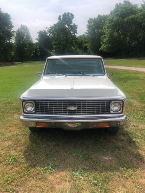 1972 White Chevrolet C-10
