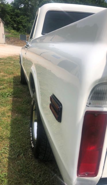 1972 White Chevrolet C-10