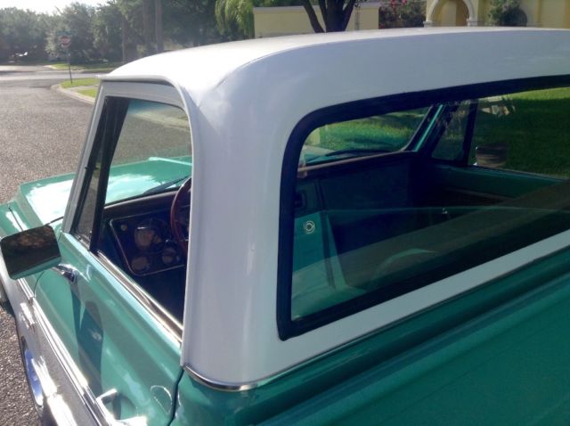 1972 Green and White Chevrolet C-10