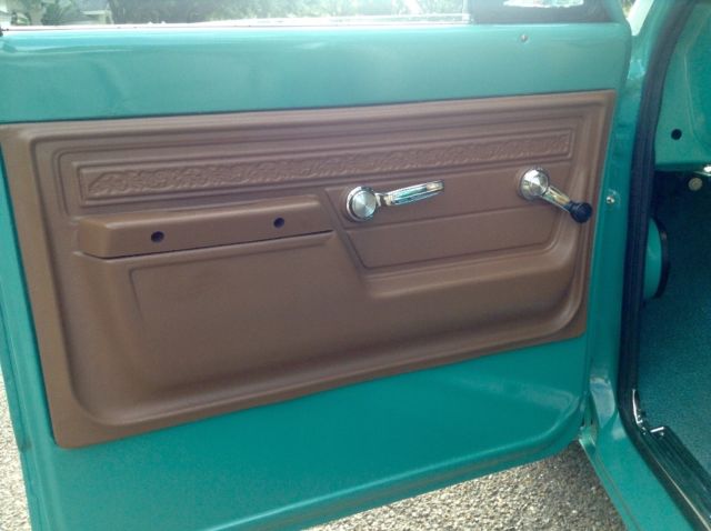 1972 Green and White Chevrolet C-10