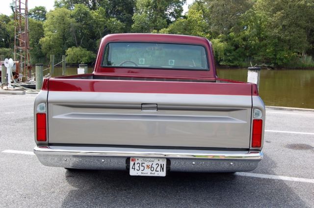 1972 Cutom Two Tone Chevrolet C-10 Standard Cab Pickup