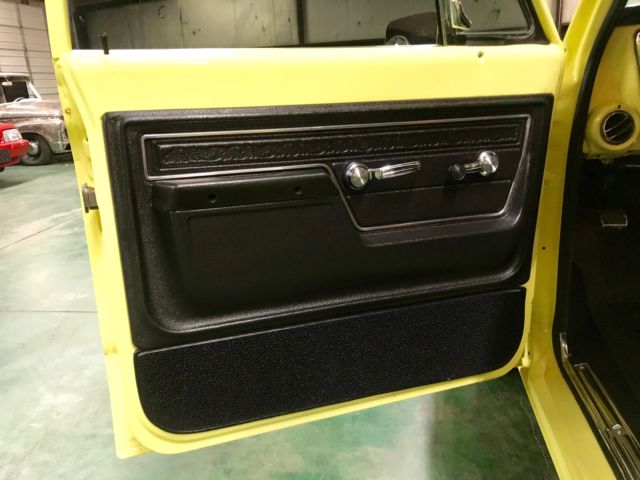 1972 Yellow Chevrolet C-10 Pickup