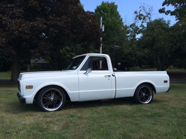 1972 White Chevrolet C-10 Pickup