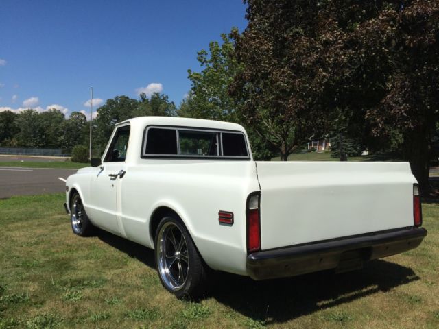 1972 White Chevrolet C-10 Pickup