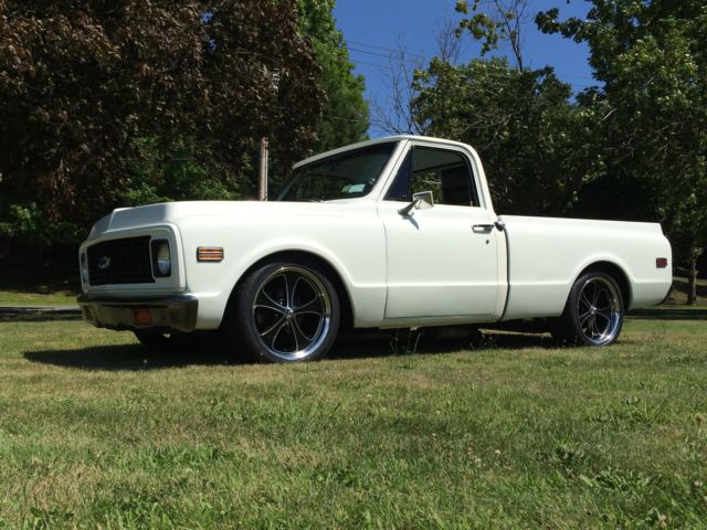 1972 White Chevrolet C-10 Pickup