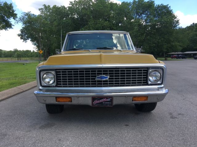 1972 ocre/white Chevrolet C-10 swb