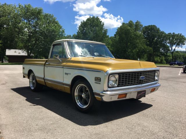1972 ocre/white Chevrolet C-10 swb