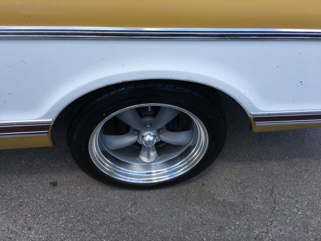 1972 ocre/white Chevrolet C-10 swb
