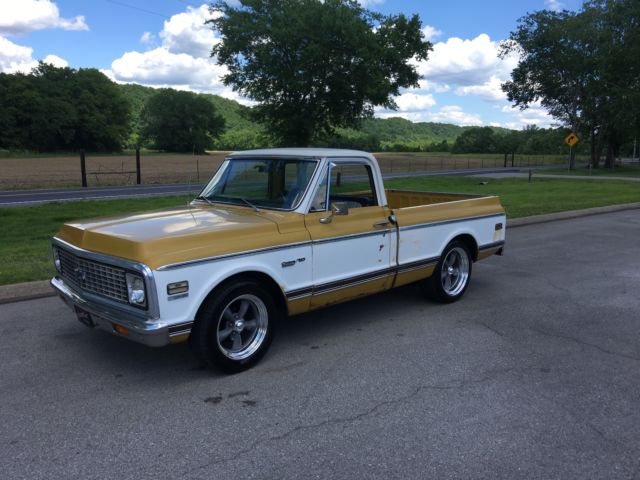 1972 ocre/white Chevrolet C-10 swb