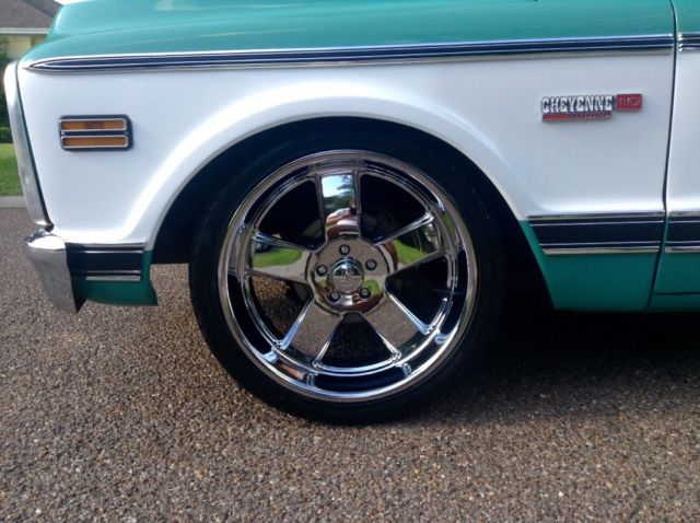 1972 Green and White Chevrolet C-10