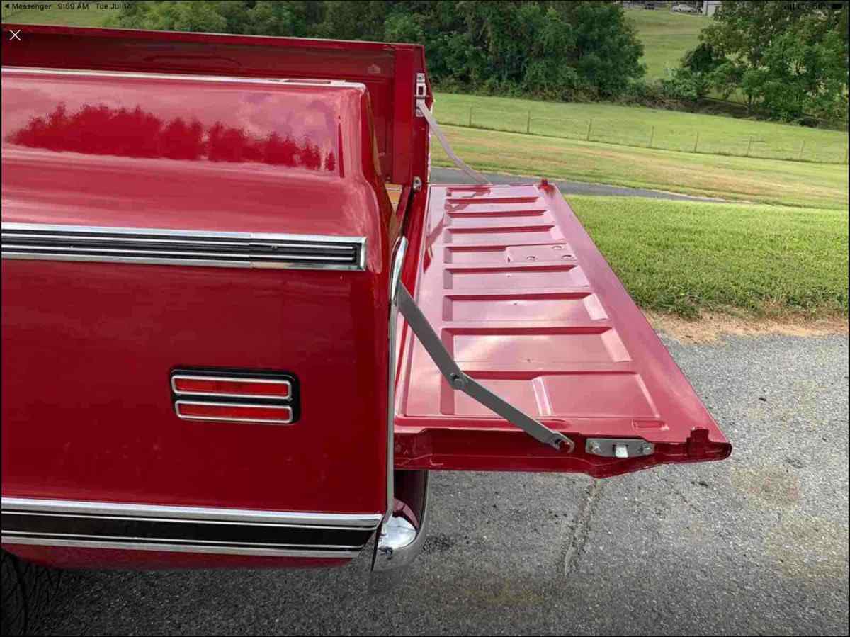 1972 Red Chevrolet C10/K10 Pickup