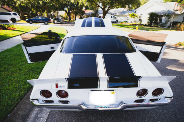 1972 White Chevrolet Camaro