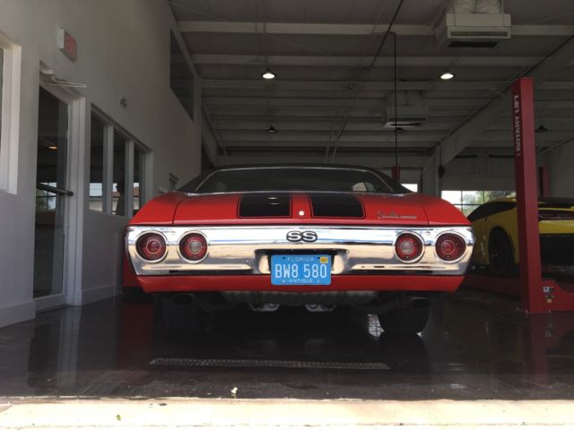 1972 Red Chevrolet Chevelle COUPE