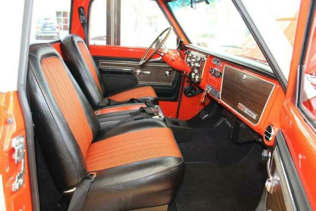 1972 Orange Chevrolet Chevenne Super 10 --