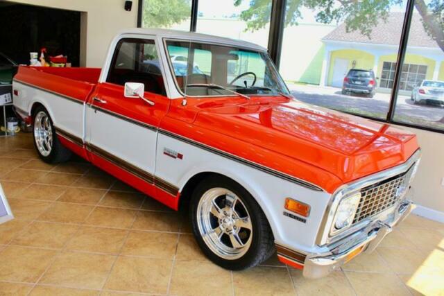 1972 Orange Chevrolet Chevenne Super 10 --