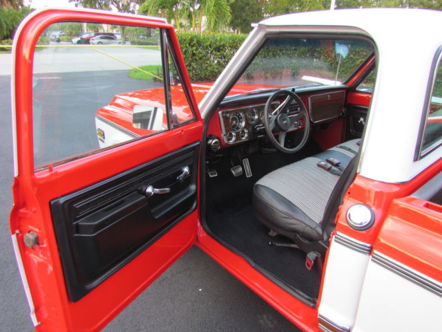 1972 White/Red Chevrolet Cheyenne