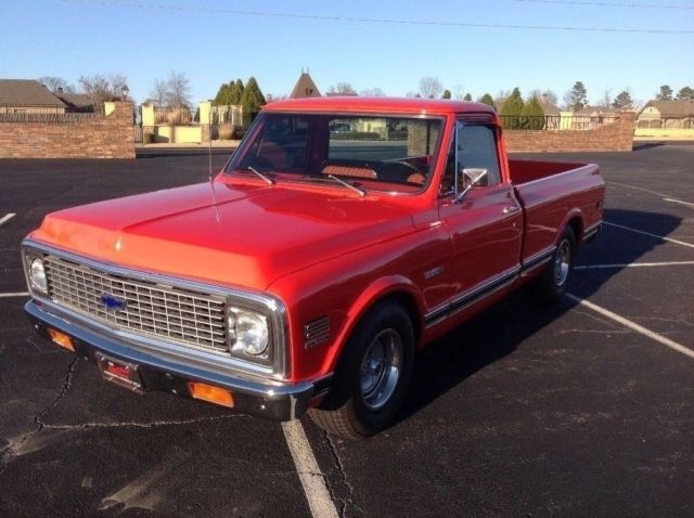 1972 white Chevrolet C-10 1/2 ton    PK