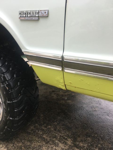 1972 White/Yellow Chevrolet Cheyenne Standard Cab Pickup