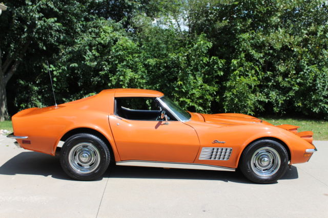 19720000 Orange Chevrolet Corvette Coupe