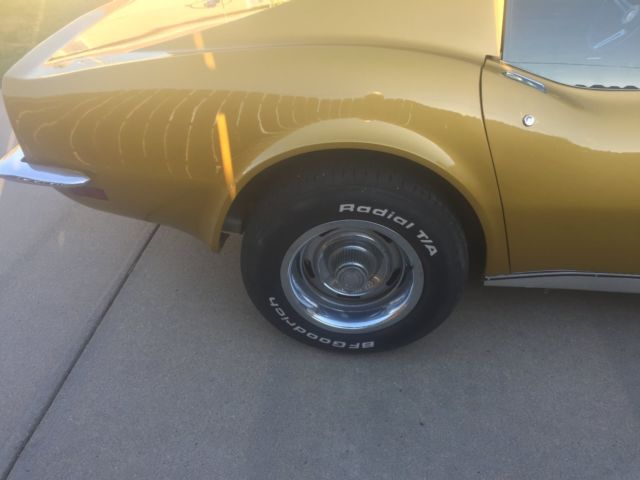 1972 warbonnet yellow Chevrolet Corvette Coupe