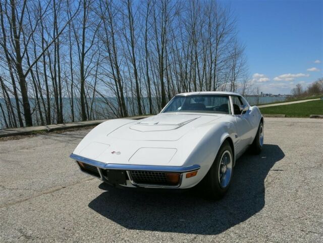 1972 White Chevrolet Corvette Coupe