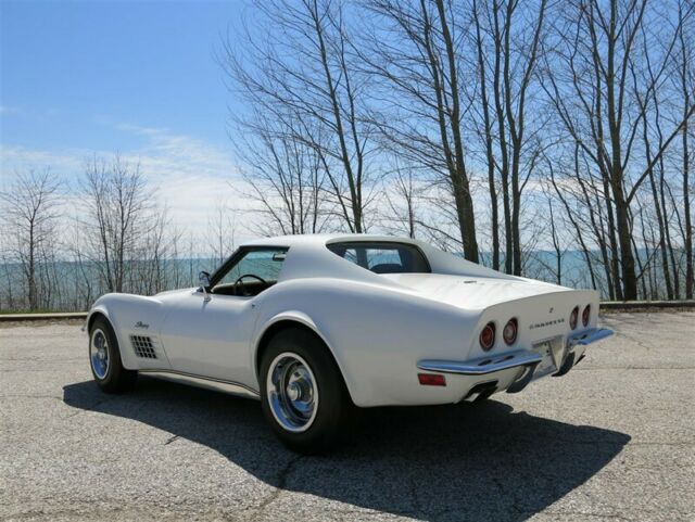 1972 White Chevrolet Corvette Coupe