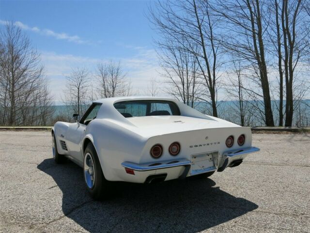 1972 White Chevrolet Corvette Coupe