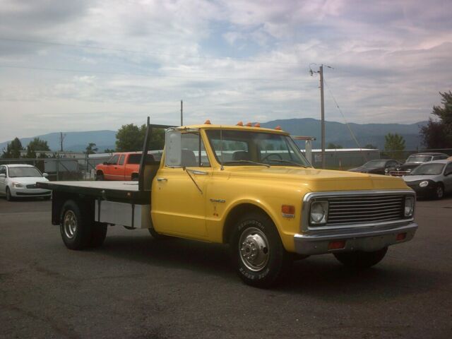 1972 Yellow Chevrolet C-10 Standard Cab Pickup
