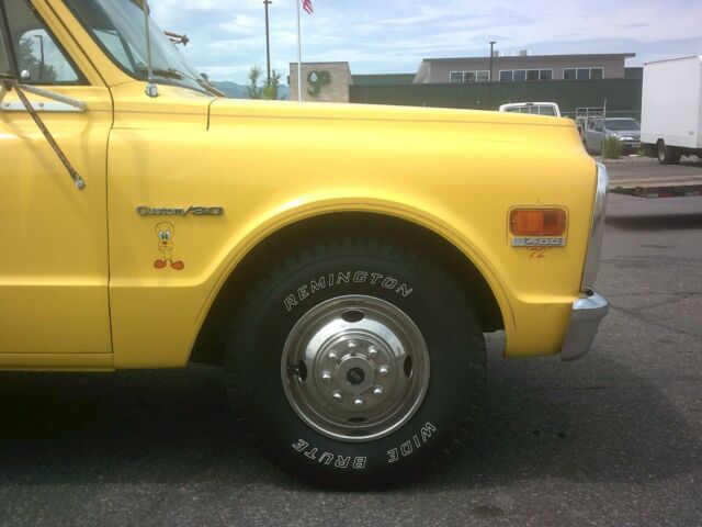 1972 Yellow Chevrolet C-10 Standard Cab Pickup