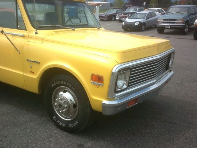 1972 Yellow Chevrolet C-10 Standard Cab Pickup