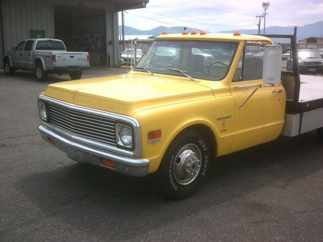 1972 Yellow Chevrolet C-10 Standard Cab Pickup