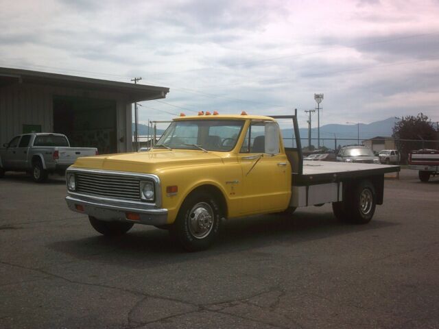 1972 Yellow Chevrolet C-10 Standard Cab Pickup