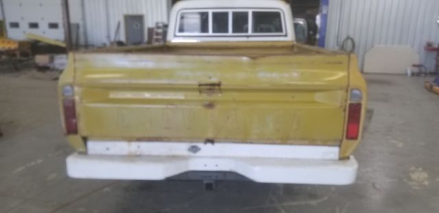 1972 Ochre Chevrolet C-10