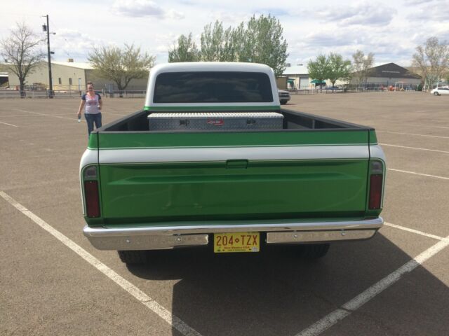 1972 Green Chevrolet C-10 Standard Cab Pickup